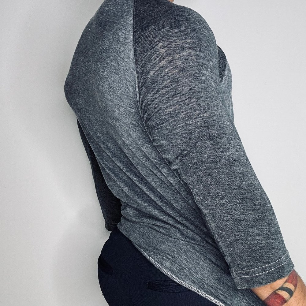 tshirt - Picture 2 of 2